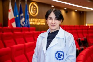 ნინო ტაბიძე